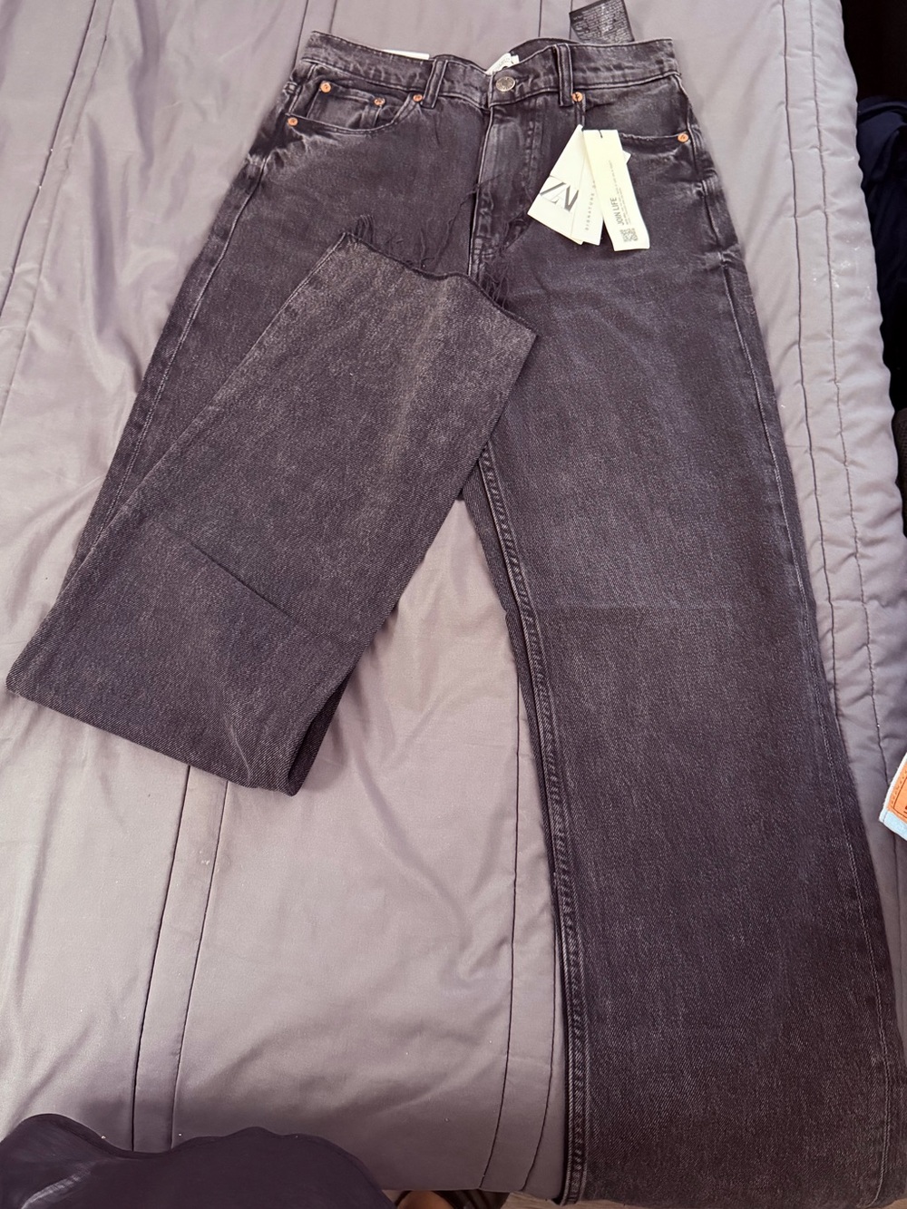 Zara women Straight Leg Jeans - Charcoal Black Wash